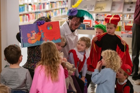 2025-11-23 Sint leest voor-51